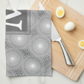 Monogramm-Kreismuster Handtuch (Viertel Falte)