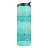 Monogramm künstlerisches Schwimmen Thermosbecher (Nach links gedreht)