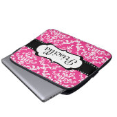 Monogramm-Laptop-Hülsen-Damast-Rosa-modernes Laptopschutzhülle (Vorne Knopf)