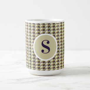 Monogramm-Latte-Macchiato-Becher aus personalisier Kaffeetasse