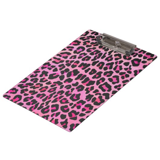Monogramm-Leopard-Schwarz-und Pink-Druck Klemmbrett (Schrägansicht)