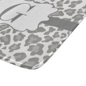 Monogramm-Leopard-weißes und graues Schneidebrett (Ecke)