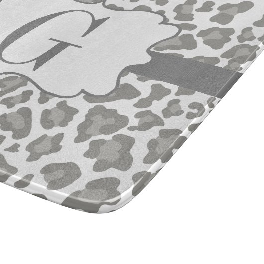 Monogramm-Leopard-weißes und graues Schneidebrett (Ecke)