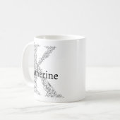 Monogramm Letter K Schwarz-weißes botanisches Flor Kaffeetasse (Vorderseite Links)