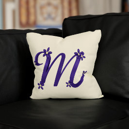 Monogramm Letter M Lila mit Blumendetails Creme Kissen