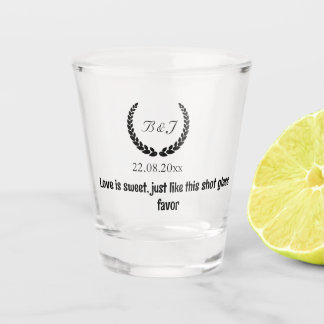 Monogramm Liebe ist süß, Gastgeschenke Hochzeiten Schnapsglas