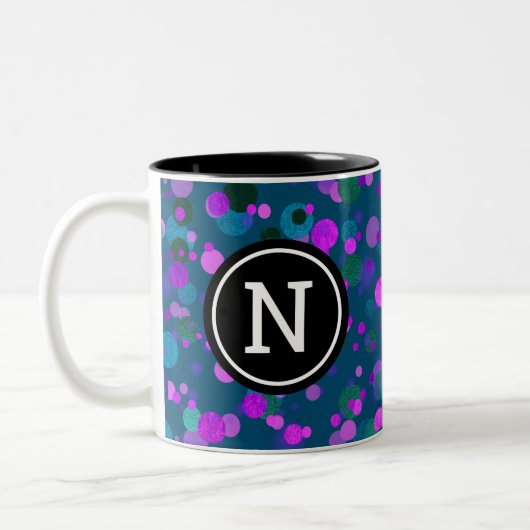 Monogramm lila blauer Glitzer Konfetti Punkte auf Zweifarbige Tasse (Links)