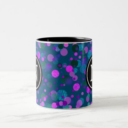 Monogramm lila blauer Glitzer Konfetti Punkte auf Zweifarbige Tasse (Mittel)