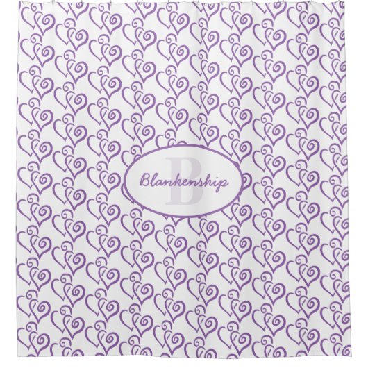 Monogramm Lila Herzmuster über Weiß Duschvorhang (Vorderseite)
