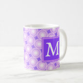 Monogramm lila Kreismuster Kaffeetasse (VorderseiteRechts)
