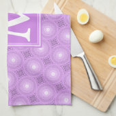 Monogramm-Lila-lila Kreismuster Handtuch (Viertel Falte)