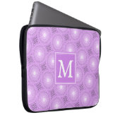 Monogramm-Lila-lila Kreismuster Laptopschutzhülle (Vorne Rechts)