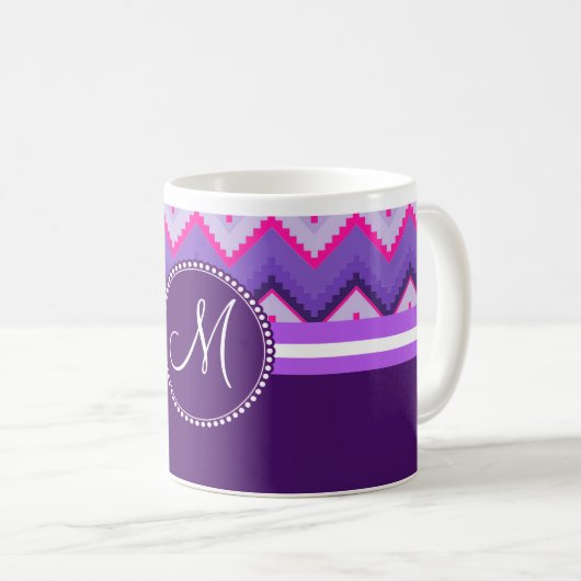 Monogramm-lila rosa Stammes- Zickzack Zickzacke Kaffeetasse (VorderseiteRechts)