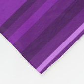 Monogramm lila Streifen Fleecedecke (Ecke)