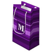 Monogramm lila Streifen Kleine Geschenktüte (Rückseite Schrägansicht)