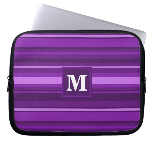 Monogramm lila Streifen Laptopschutzhülle (Vorderseite)