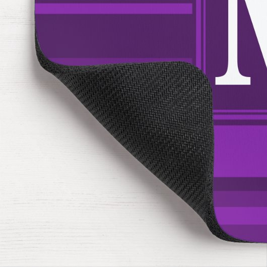 Monogramm lila Streifen Mousepad (Ecke)