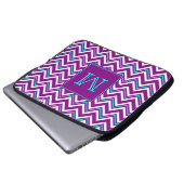 Monogramm lila und Aqua-Zickzack Laptop-Hülse Laptopschutzhülle (Vorne Knopf)