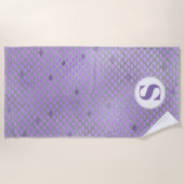 Monogramm Lila und grüne Mermaid-Skala Strandtuch (Vorderseite)