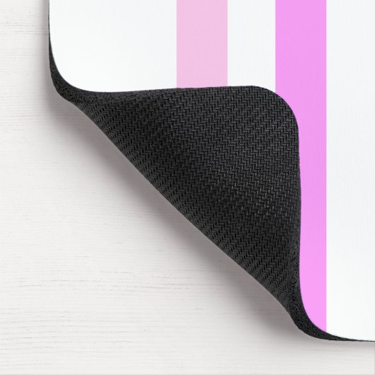 Monogramm lila und rosa vertikale Streifen Mousepad (Ecke)