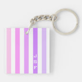 Monogramm lila und rosa vertikale Streifen Schlüsselanhänger (Rückseite)