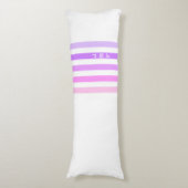 Monogramm lila und rosa vertikale Streifen Seitenschläferkissen (Vorderseite Vertikal)
