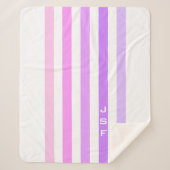 Monogramm lila und rosa vertikale Streifen Sherpadecke (Vorderseite)