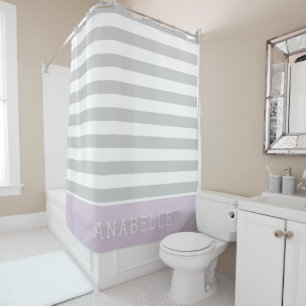 Monogramm Lilac und graue Streifen   Editierbare F Duschvorhang