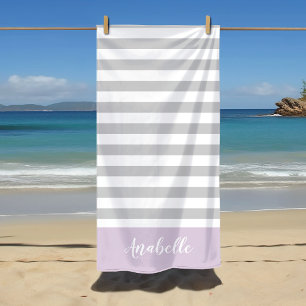 Monogramm Lilac und graue Streifen   Editierbare F Strandtuch