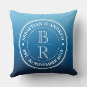 Monogramm-Logo blauer Ombre Kissen (Rückseite)