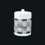 Monogramm-Marine-Blau-Minzen-Grün-Tupfen-Muster<br><div class="desc">Monogramm-Marine-Blau-Minzen-Grün-schickes Tupfen-Muster. Trendy, Spaß, niedliches, girly, stilvolles, modernes, Marineblau und tadelloses grünes Polkapunktmuster mit tadellosen grünen Polkapunkten gegen einen Marineblauhintergrund. Der Entwurf umfaßt eine transparente weiße Schärpe, die mit Ihrem Monogramm oder Namen besonders angefertigt werden kann. Personifizieren Sie ihn weiter, indem Sie Fotos und/oder Text addieren, um Ihren eigenen einzigartigen...</div>