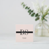 Monogramm Minimalistic Beige-Rosa Schwarz Weiss Quadratische Visitenkarte (Stehend Vorderseite)