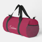 Monogramm minimalistisches Kirschrosarot Duffle Bag (Rechte Ecke)