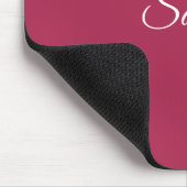 Monogramm minimalistisches Kirschrosarot Mousepad (Ecke)