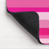 Monogramm mit einem bunten gestreiften Hintergrund Mousepad (Ecke)