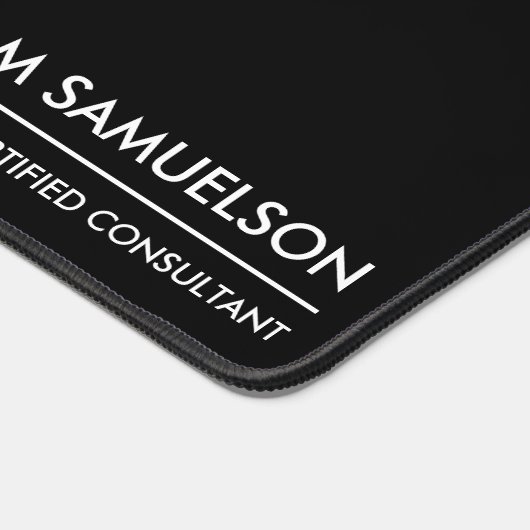 Monogramm mit einfachem Namen 2 Zeilen mit benutze Schreibtischunterlage (Ecke)