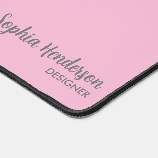 Monogramm mit einfachem Namen 2 Zeilen mit benutze Schreibtischunterlage (Ecke)