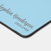 Monogramm mit einfachem Namen 2 Zeilen mit benutze Schreibtischunterlage (Ecke)