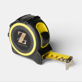 Monogramm mit Initiale und individuellem Namen per Maßband