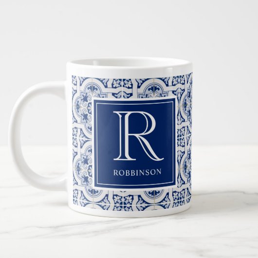 Monogramm mit Name Blue Sicilian Tile Jumbo-Tasse (Links)