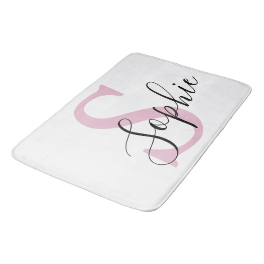 Monogramm mit neuem Personalisierten Namen Pink Badematte (Schrägansicht)