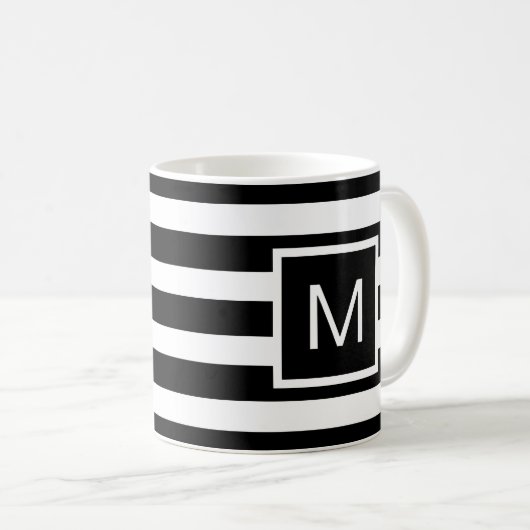 Monogramm mit schwarzem und weißem Streifen Kaffeetasse (VorderseiteRechts)