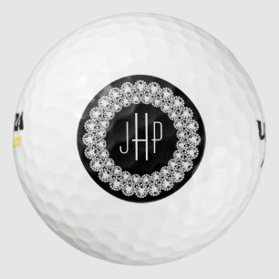 Monogramm mit weißen Diamanten auf schwarzem Kreis Golfball