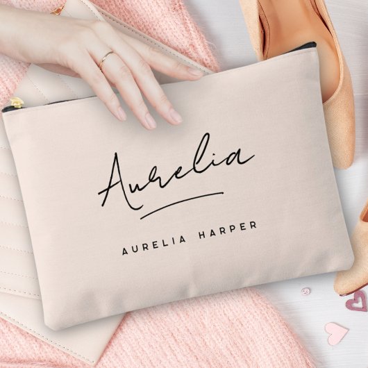 Monogramm Modernes, neutrales Minimalistisch Blush Zubehörtasche