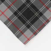 Monogramm Moffat Tartan Fleecedecke (Ecke)