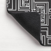 Monogramm Muster Schwarz-Weiß-Labyrinth Mousepad (Ecke)