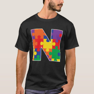 Monogramm N in mehrfarbigen Puzzleteilen T-Shirt