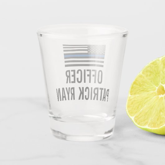 Monogramm Name der Thin Blue Line American Flag Schnapsglas (Rückseite)