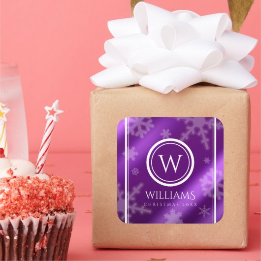 Monogramm Name des Lila Schneeflocken Quadratischer Aufkleber (Party)