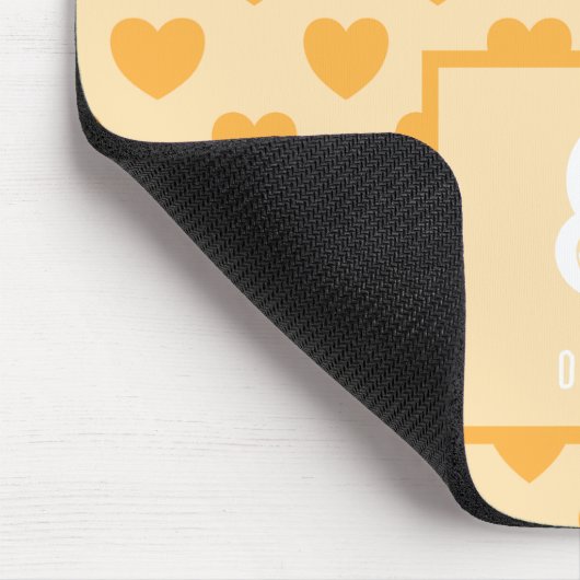 Monogramm Name Orange Hearts Muster Mousepad (Ecke)